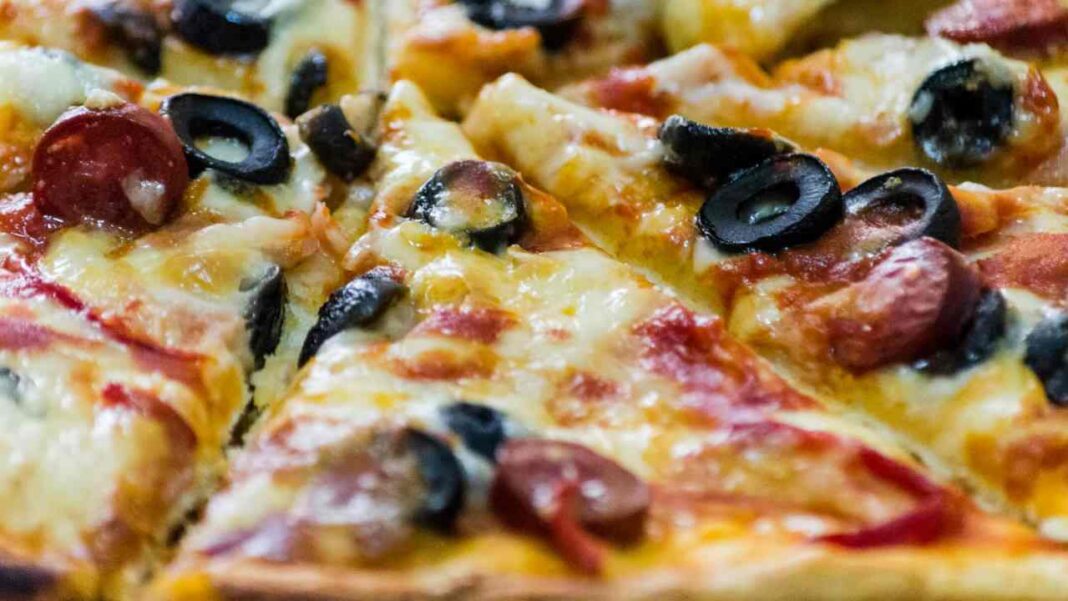 Pizza_pexels-dan-badiu