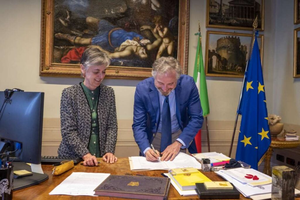 Firma della convenzione tra Sovrintendente OPD e Direttore CNR-INO