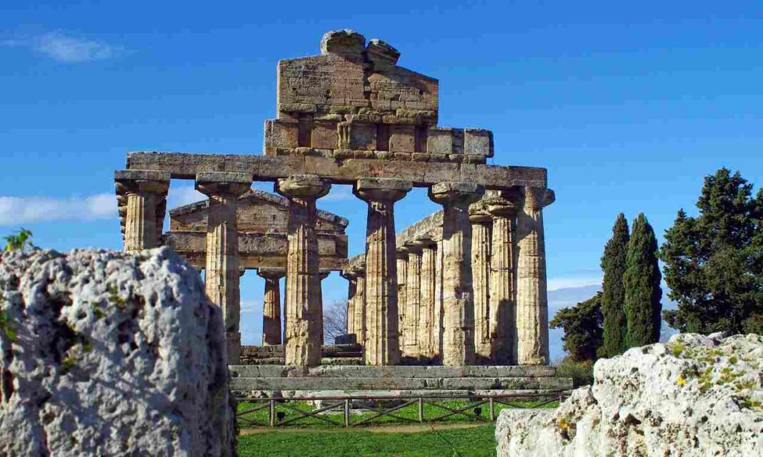 Paestum: ci si ferma per la mozzarella di bufala più che per i magnifici monumenti