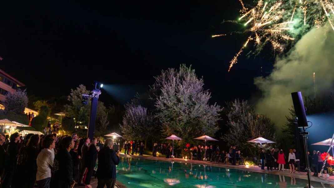 Fuochi d'artificio a bordo piscina