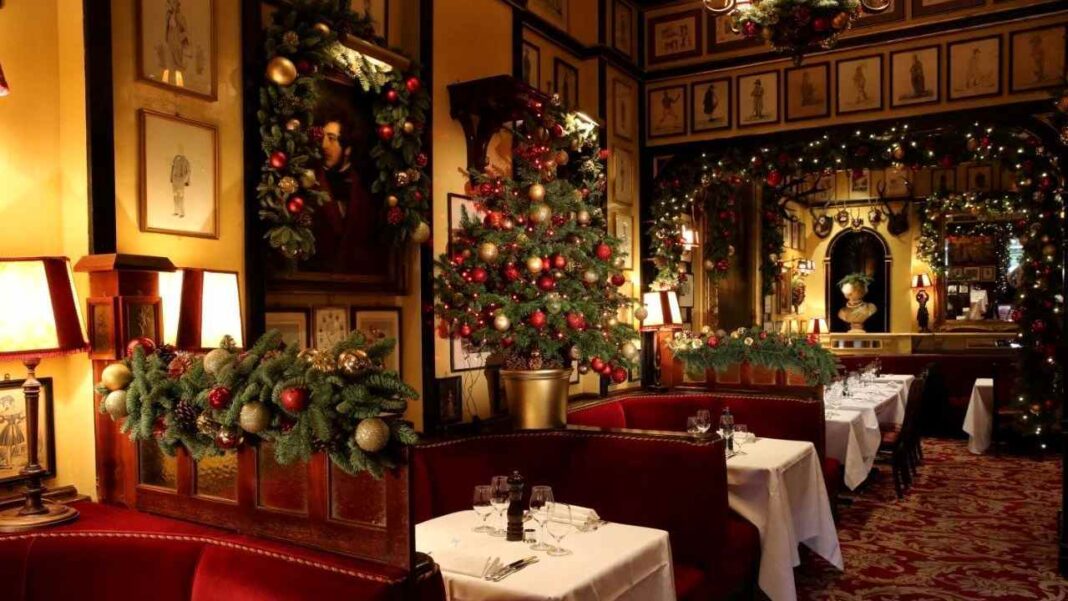 Rules, il ristorante più antico di Londra: a Natale la tradizione inglese trova la sua casa più elegante